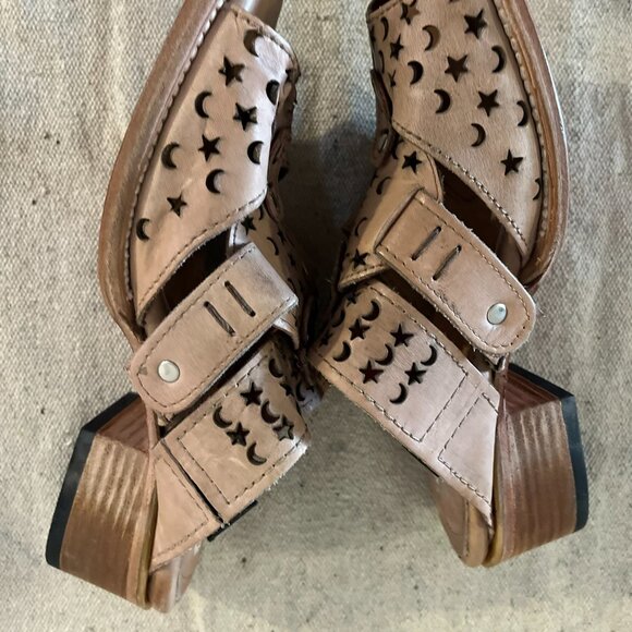 Women's Freebird Moon Star Tan Slip-On Sandals Size 9 - Picture 6 of 15